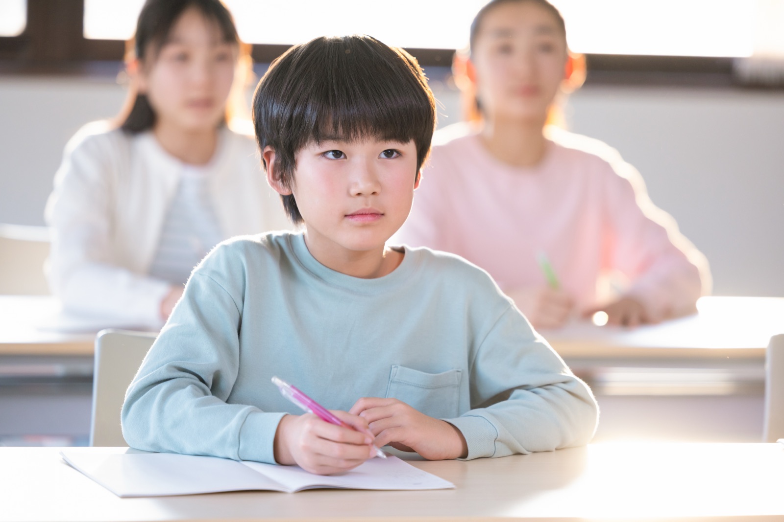 小学校の授業風景(全幅帯)