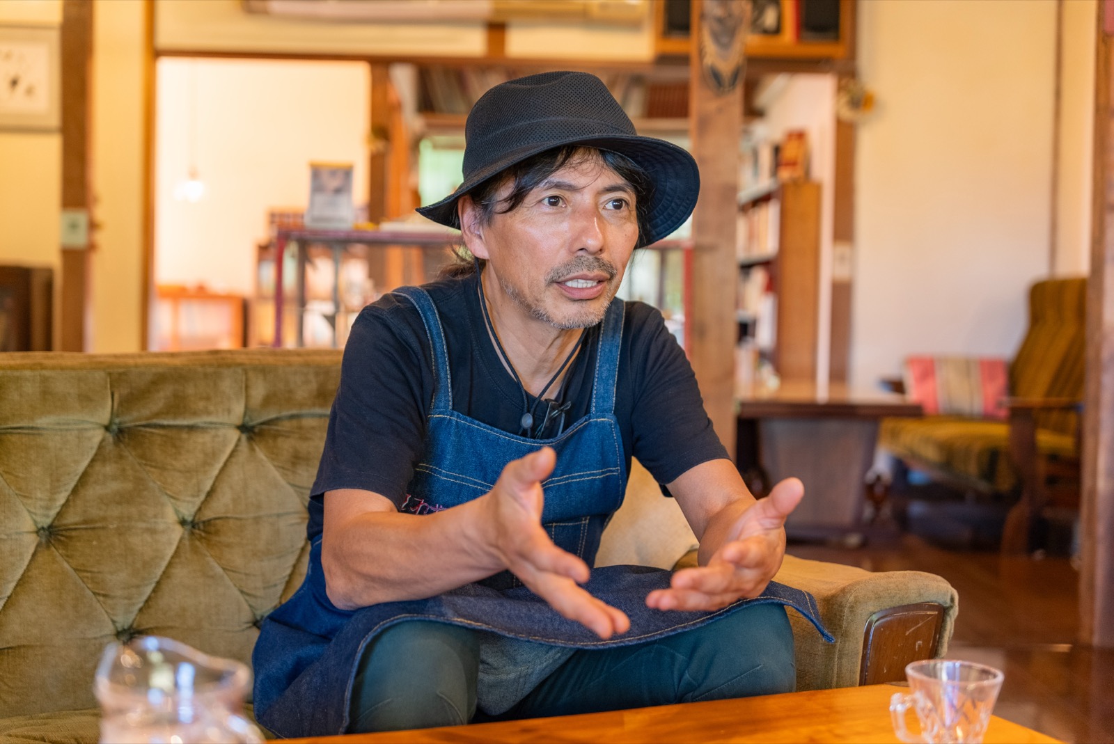 インタビューに答える小林さん