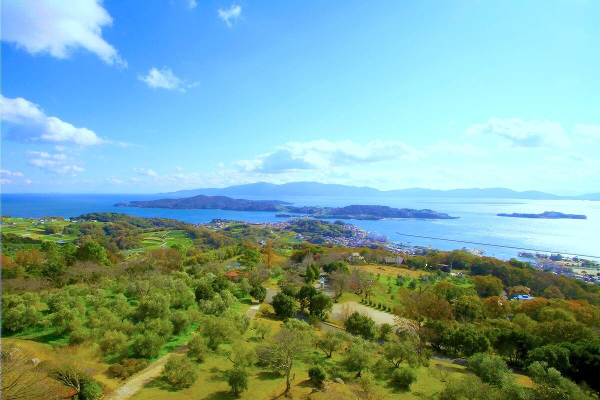 牛窓オリーブ園の丘から望む多島美