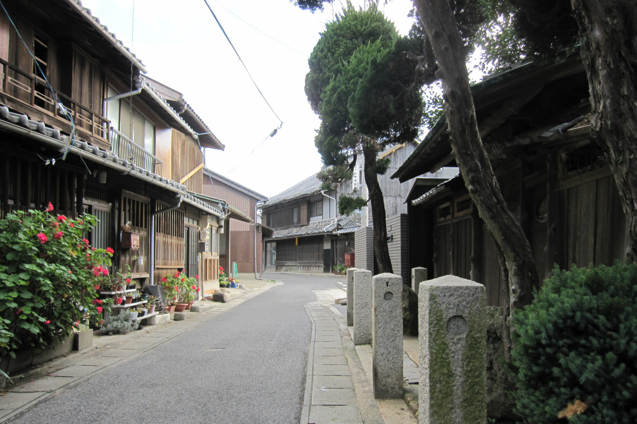 しおまち唐琴通りの町並み